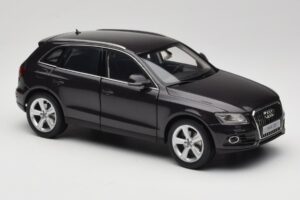 Audi Q5 8R Lava Grey Kyosho 1:18 09242LG Kov – obrázok 6 z 8