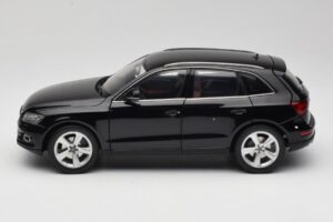Audi Q5 8R Phantom Black Kyosho 1:18 09242BK Kov – obrázok 4 z 8