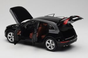 Audi Q5 8R Phantom Black Kyosho 1:18 09242BK Kov – obrázok 5 z 8