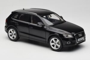 Audi Q5 8R Phantom Black Kyosho 1:18 09242BK Kov – obrázok 6 z 8