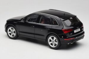 Audi Q5 8R Phantom Black Kyosho 1:18 09242BK Kov – obrázok 7 z 8