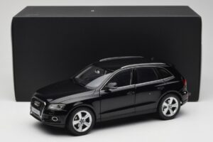 Audi Q5 8R Phantom Black Kyosho 1:18 09242BK Kov – obrázok 8 z 8