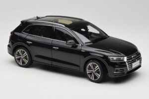 Audi Q5L FY Čierny Paudi Model 1:18 26732 Kov – obrázok 6 z 8