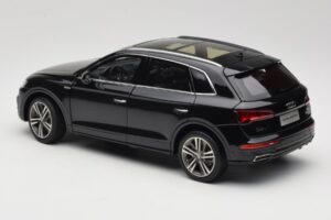 Audi Q5L FY Čierny Paudi Model 1:18 26732 Kov – obrázok 7 z 8