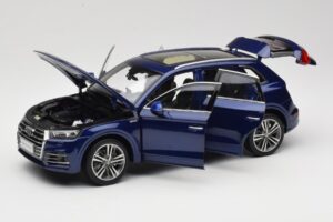 Audi Q5L FY Modrý Paudi Model 1:18 33729 Kov – obrázok 2 z 8