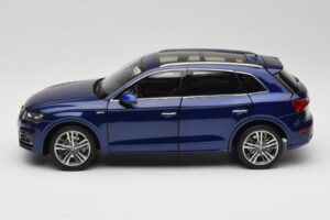 Audi Q5L FY Modrý Paudi Model 1:18 33729 Kov – obrázok 4 z 8