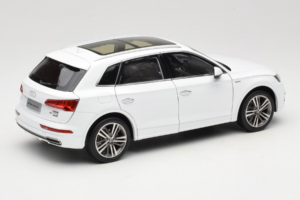 Audi Q5L FY Biely Paudi Model 1:18 30694 Kov – obrázok 3 z 8