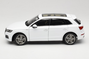 Audi Q5L FY Biely Paudi Model 1:18 30694 Kov – obrázok 4 z 8
