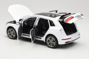 Audi Q5L FY Biely Paudi Model 1:18 30694 Kov – obrázok 5 z 8
