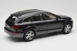 Audi Q7 4L Lava Grey Minichamps 1:18 5010507625 Kov – obrázok 3 z 8
