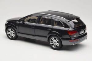 Audi Q7 4L Lava Grey Minichamps 1:18 5010507625 Kov – obrázok 7 z 8