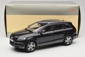 Audi Q7 4L Lava Grey Minichamps 1:18 5010507625 Kov – obrázok 8 z 8