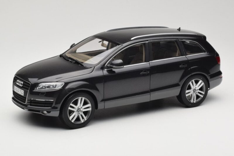 Audi Q7 4L Lava Grey Minichamps 1:18 5010507625 Kov