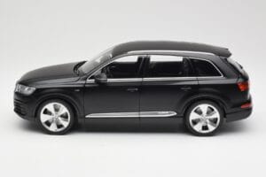Audi Q7 4M Matný Čierny Minichamps 1:18 110014001 Kov – obrázok 4 z 8