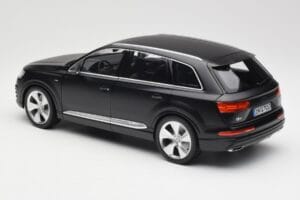 Audi Q7 4M Matný Čierny Minichamps 1:18 110014001 Kov – obrázok 7 z 8