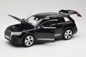 Audi Q7 4M Orca Black Minichamps 1:18 5011407625 Kov – obrázok 2 z 8