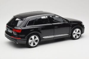 Audi Q7 4M Orca Black Minichamps 1:18 5011407625 Kov – obrázok 3 z 8