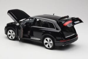 Audi Q7 4M Orca Black Minichamps 1:18 5011407625 Kov – obrázok 5 z 8