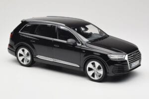 Audi Q7 4M Orca Black Minichamps 1:18 5011407625 Kov – obrázok 6 z 8