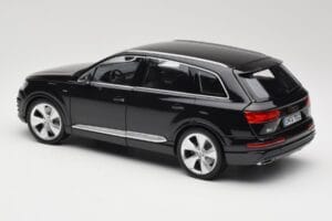 Audi Q7 4M Orca Black Minichamps 1:18 5011407625 Kov – obrázok 7 z 8