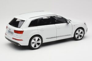 Audi Q7 4M Biely Minichamps 1:18 110014000 Kov – obrázok 3 z 8