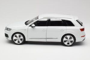 Audi Q7 4M Biely Minichamps 1:18 110014000 Kov – obrázok 4 z 8