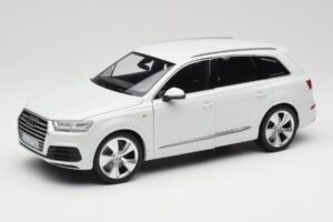 Audi Q7 4M Biely Minichamps 1:18 110014000 Kov
