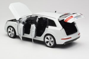 Audi Q7 4M Biely Minichamps 1:18 110014000 Kov – obrázok 5 z 8