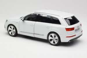 Audi Q7 4M Biely Minichamps 1:18 110014000 Kov – obrázok 7 z 8