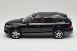 Audi Q7 Čierny Kyosho 1:18 09221BK Kov – obrázok 4 z 8