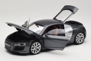 Audi R8 5.2 FSI Quattro Daytona Grey Kyosho 1:18 09216DG Kov – obrázok 2 z 7