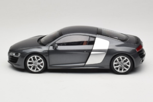 Audi R8 5.2 FSI Quattro Daytona Grey Kyosho 1:18 09216DG Kov – obrázok 4 z 7