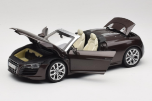 Audi R8 5.2 Spyder Teak Brown Kyosho 1:18 5010918525 Kov – obrázok 2 z 8