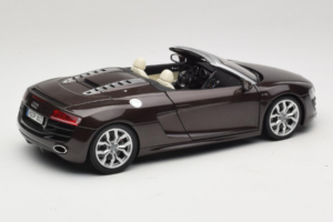 Audi R8 5.2 Spyder Teak Brown Kyosho 1:18 5010918525 Kov – obrázok 3 z 8
