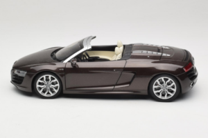 Audi R8 5.2 Spyder Teak Brown Kyosho 1:18 5010918525 Kov – obrázok 4 z 8