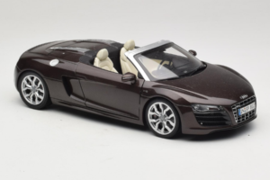 Audi R8 5.2 Spyder Teak Brown Kyosho 1:18 5010918525 Kov – obrázok 6 z 8
