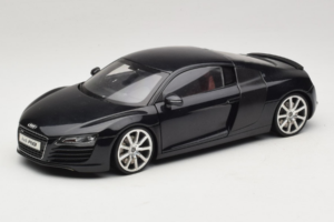 Audi R8 Čierny Kyosho 1:18 09213BK Kov