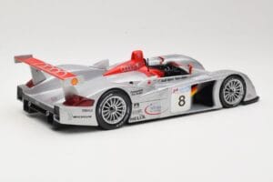 Audi R8 LMP900 #8 Audi Sport Team Joest F. Biela / E. Pirro / T. Kristensen 24 Hours of Le Mans 2000 Maisto 1:18 38899 Kov – obrázok 2 z 6