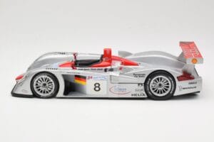 Audi R8 LMP900 #8 Audi Sport Team Joest F. Biela / E. Pirro / T. Kristensen 24 Hours of Le Mans 2000 Maisto 1:18 38899 Kov – obrázok 3 z 6