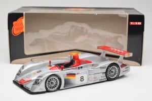 Audi R8 LMP900 #8 Audi Sport Team Joest F. Biela / E. Pirro / T. Kristensen 24 Hours of Le Mans 2000 Maisto 1:18 38899 Kov – obrázok 6 z 6