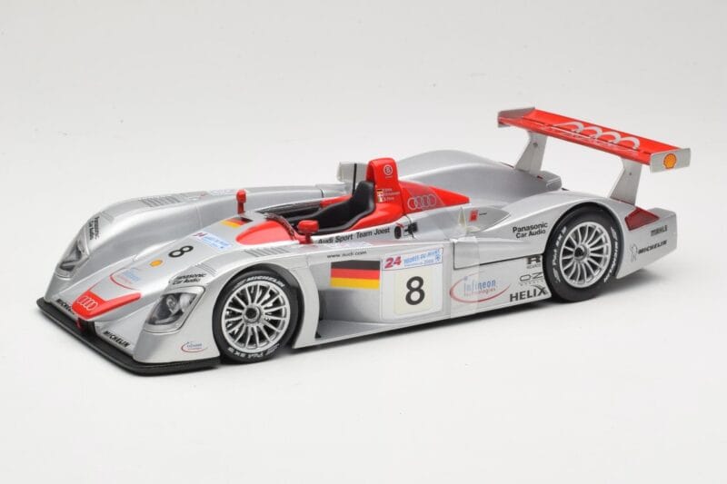Audi R8 LMP900 #8 Audi Sport Team Joest F. Biela / E. Pirro / T. Kristensen 24 Hours of Le Mans 2000 Maisto 1:18 38899 Kov