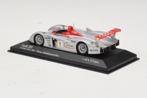 Audi R8 LMP #1 F. Biela / E. Pirro / T. Kristensen 24 Hours of Le Mans Winner 2001 Minichamps 1:43 400011201 Kov – obrázok 3 z 4