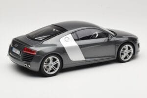 Audi R8 Type 42 4.2 Daytona Grey Kyosho 1:18 5010618425 Kov – obrázok 3 z 8