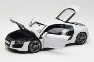 Audi R8 Type 42 Suzuka Grey Kyosho 1:18 09213SG Kov – obrázok 2 z 8