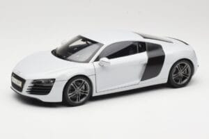 Audi R8 Type 42 Suzuka Grey Kyosho 1:18 09213SG Kov