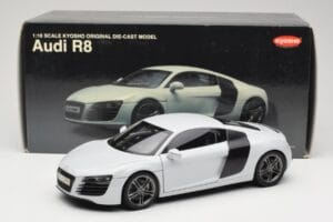 Audi R8 Type 42 Suzuka Grey Kyosho 1:18 09213SG Kov – obrázok 8 z 8