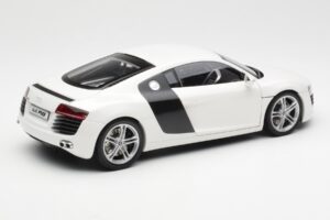 Audi R8 Type 42 Biely Kyosho 1:18 09213W Kov – obrázok 3 z 8