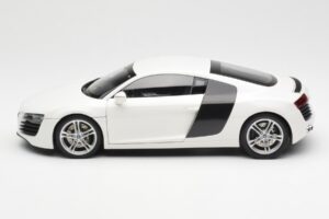 Audi R8 Type 42 Biely Kyosho 1:18 09213W Kov – obrázok 4 z 8