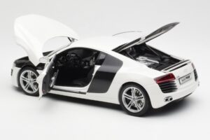 Audi R8 Type 42 Biely Kyosho 1:18 09213W Kov – obrázok 5 z 8