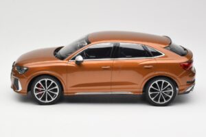 Audi RS Q3 Sportback 8U Brown Metallic Minichamps 1:18 155018104 Kov – obrázok 3 z 6